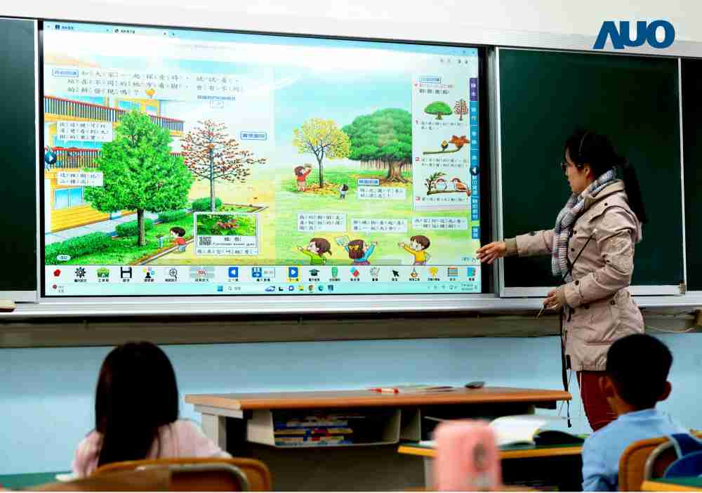 YAXIN111与达擎共同开发的〝远程设备管理系统〞，，透过流畅的多功能安装模式、、、、直觉设计的整合操作接口，，，，可同时管理多部设备，，改善学校的设备管理痛点