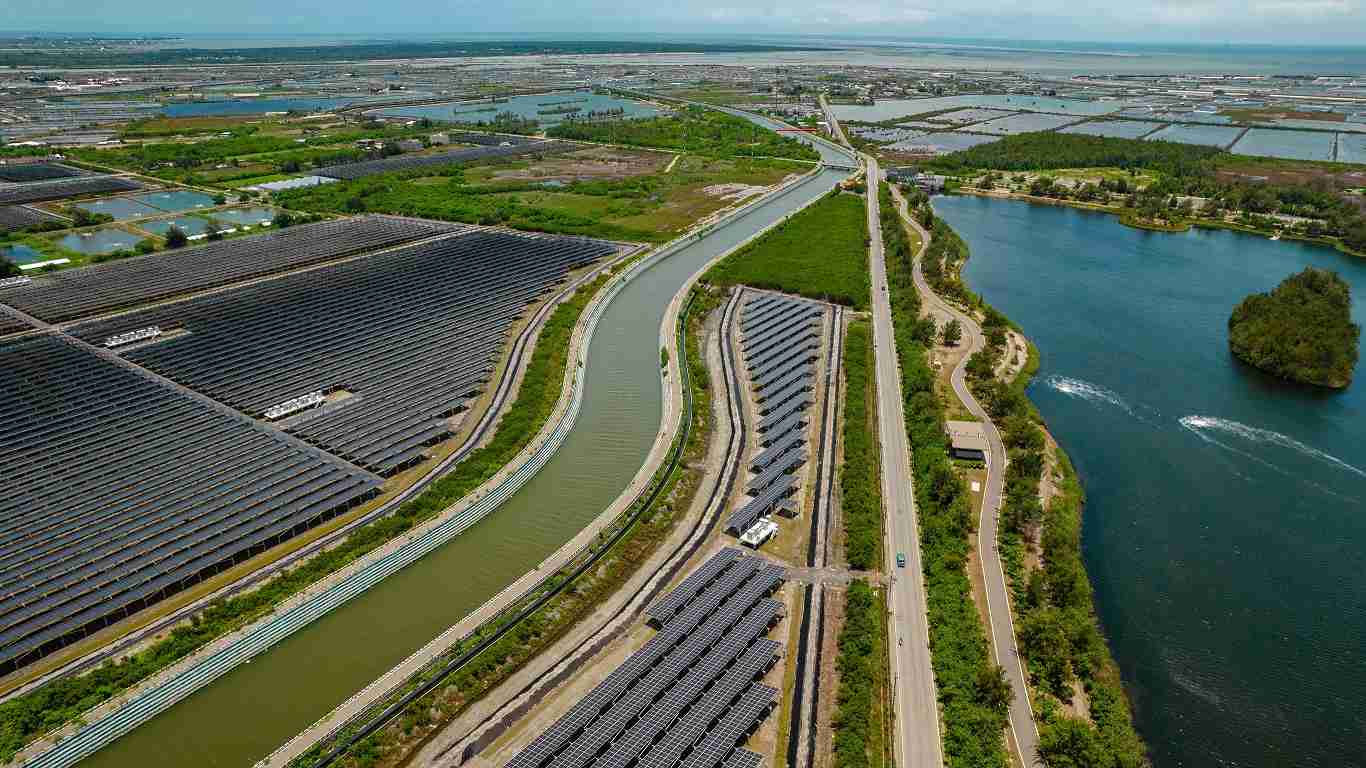 YAXIN111能源事业提供智慧能源管理、、太阳能监控管理、、、、全方位电厂建置及运维解决方案，，并拥有管理超过6000案场的经验